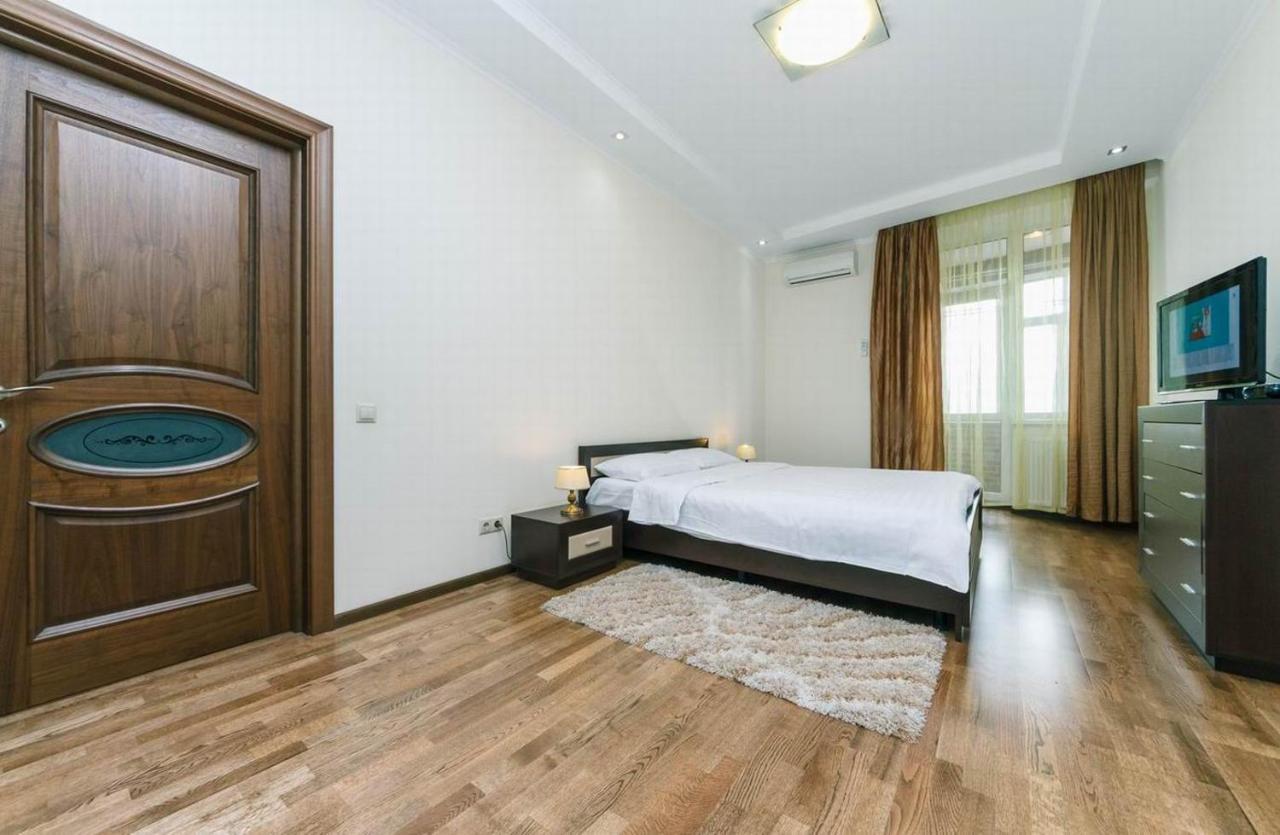 Appartement Vip In A New Building Near Lesi Ukrainki 7A à Kiev Extérieur photo