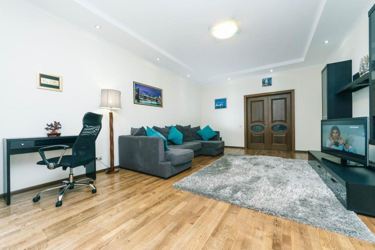 Appartement Vip In A New Building Near Lesi Ukrainki 7A à Kiev Extérieur photo