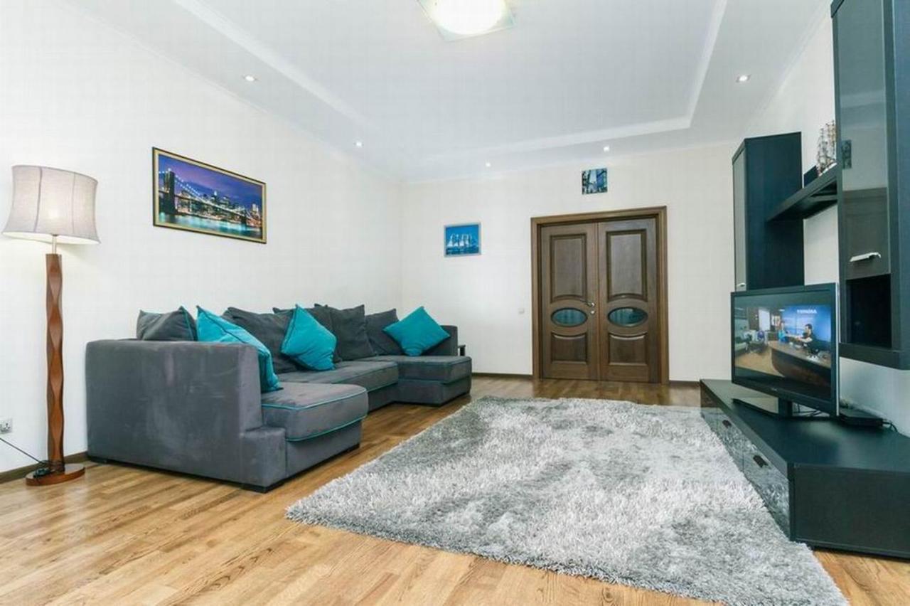 Appartement Vip In A New Building Near Lesi Ukrainki 7A à Kiev Extérieur photo