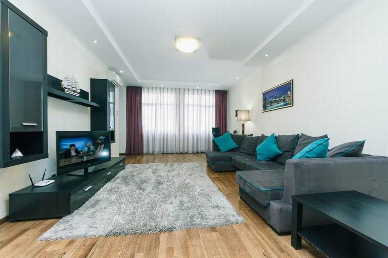Appartement Vip In A New Building Near Lesi Ukrainki 7A à Kiev Extérieur photo