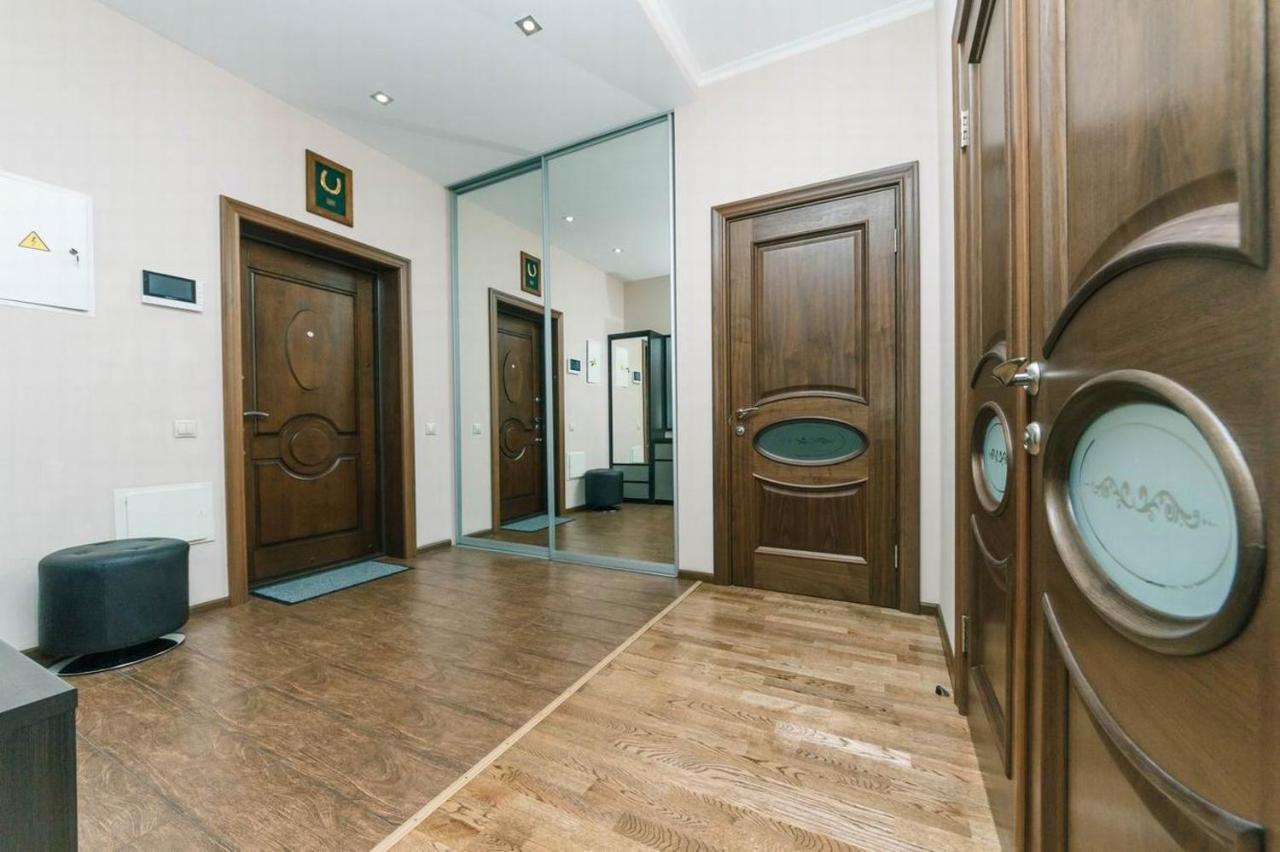 Appartement Vip In A New Building Near Lesi Ukrainki 7A à Kiev Extérieur photo