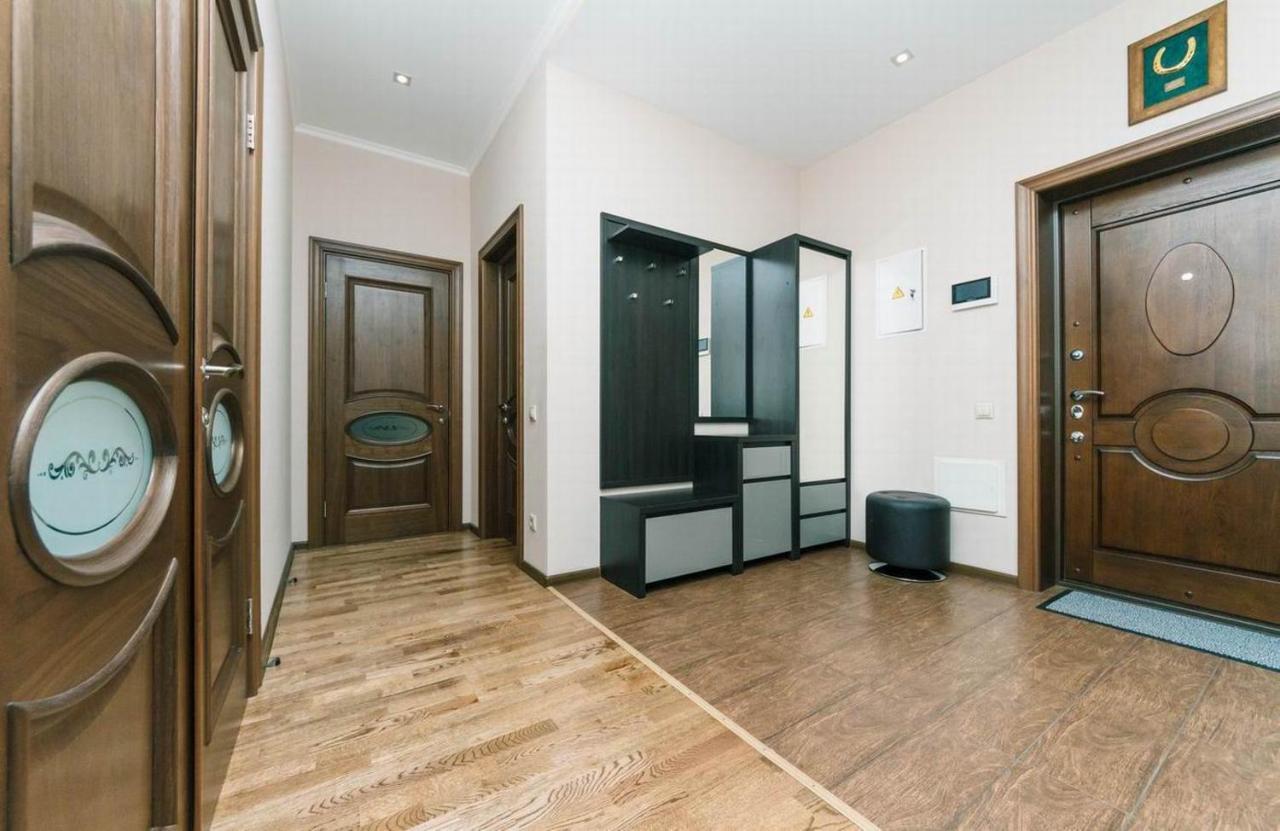 Appartement Vip In A New Building Near Lesi Ukrainki 7A à Kiev Extérieur photo