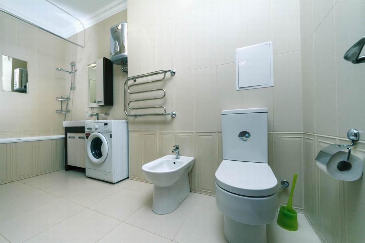 Appartement Vip In A New Building Near Lesi Ukrainki 7A à Kiev Extérieur photo