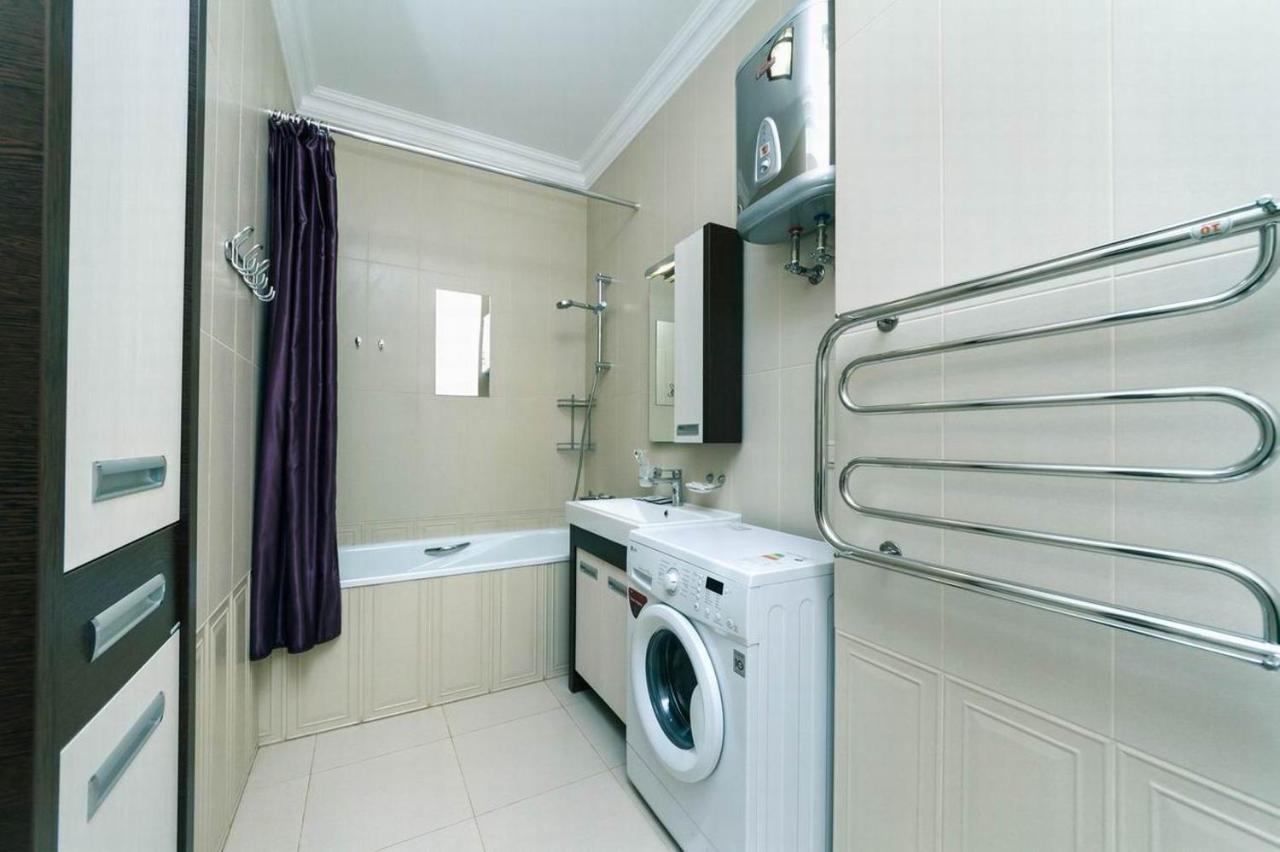 Appartement Vip In A New Building Near Lesi Ukrainki 7A à Kiev Extérieur photo