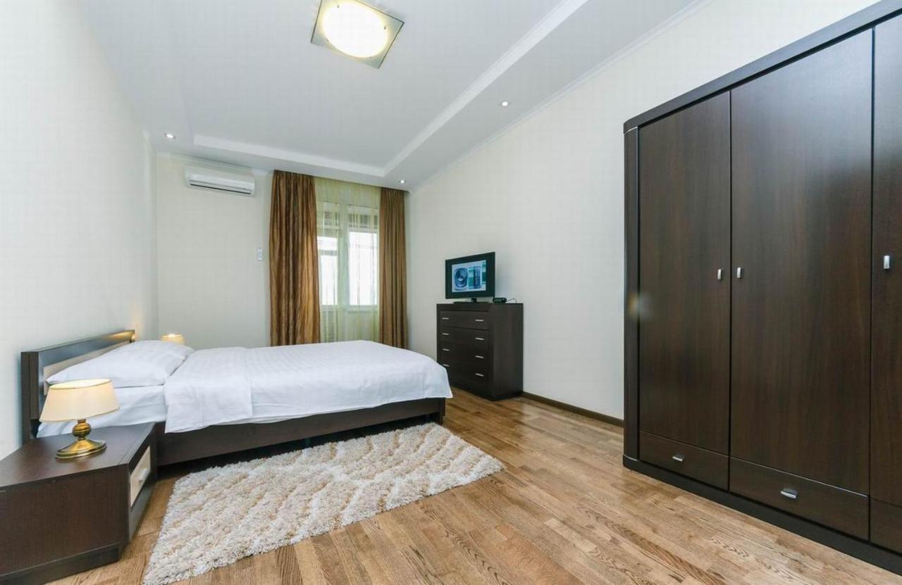 Appartement Vip In A New Building Near Lesi Ukrainki 7A à Kiev Extérieur photo